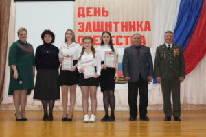 Школьная сцена