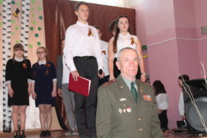 Школьная сцена