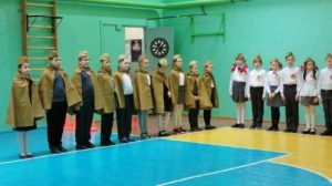 Школьная сцена