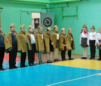 Школьная сцена